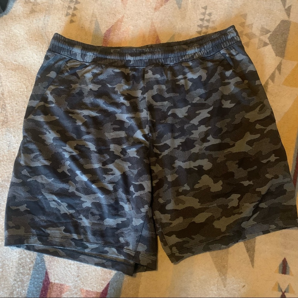 Lululemon army athletic shorts with drawstring size XL
